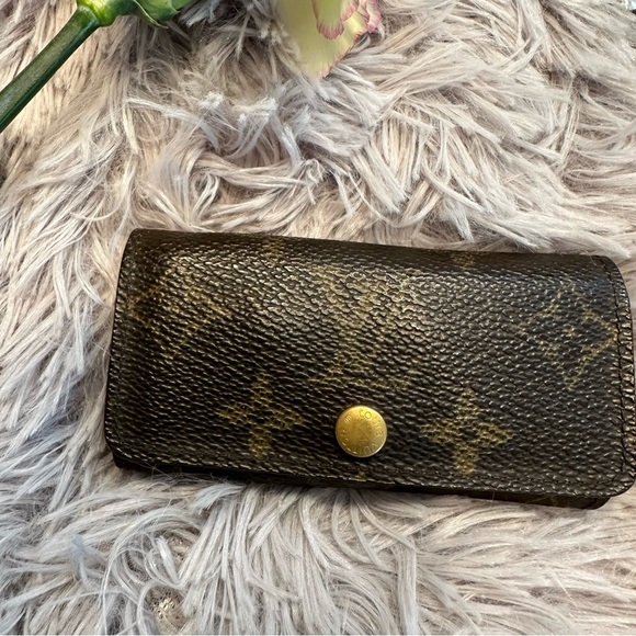 🌹 REPOSH • Vintage Louis Vuitton Dark Brown Signature Monogram Key Holder - Picture 8 of 16